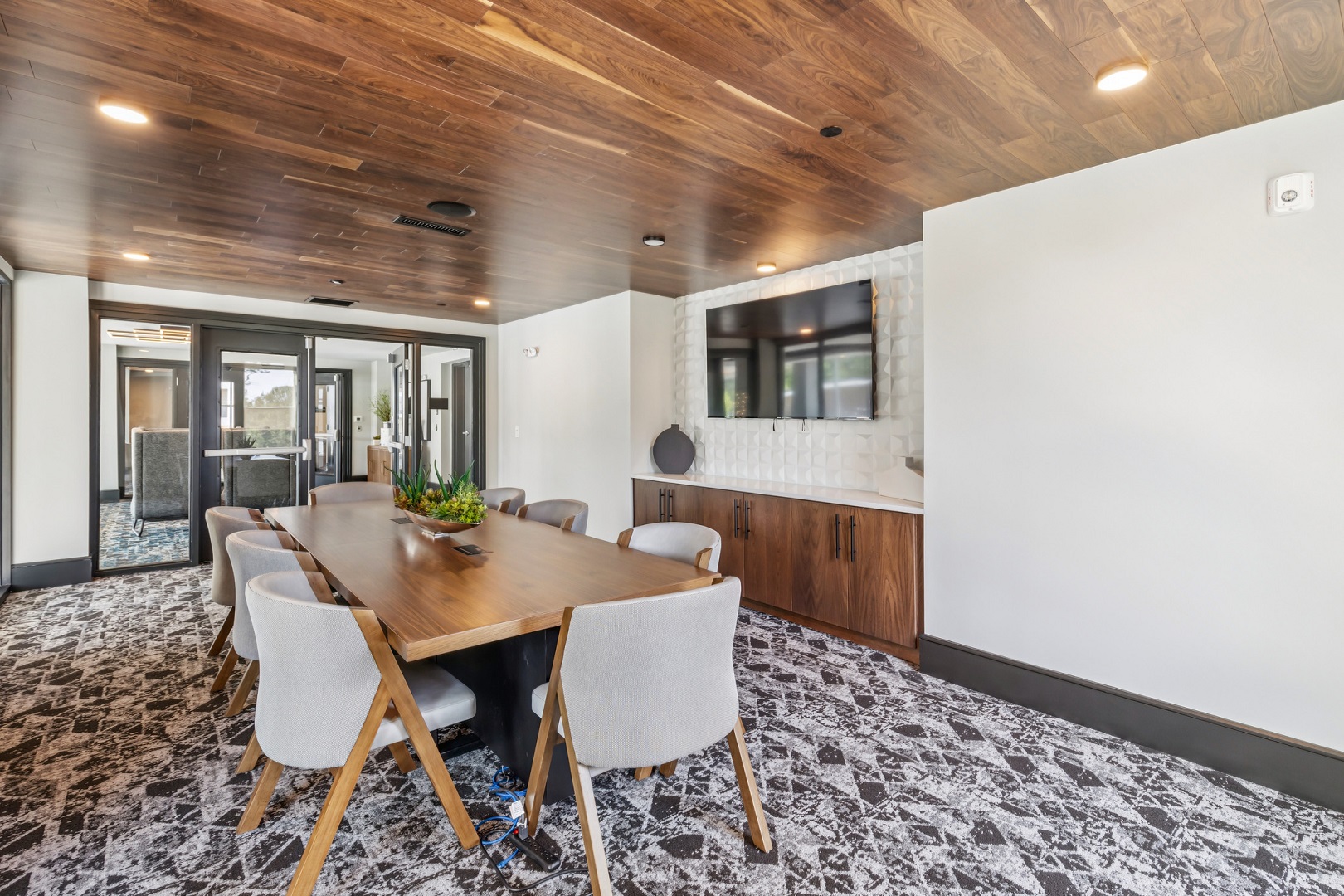 AuraFifty4-Luxury-Community-Coworking-Lounge-in-Chapel-Hill-North-Carolina