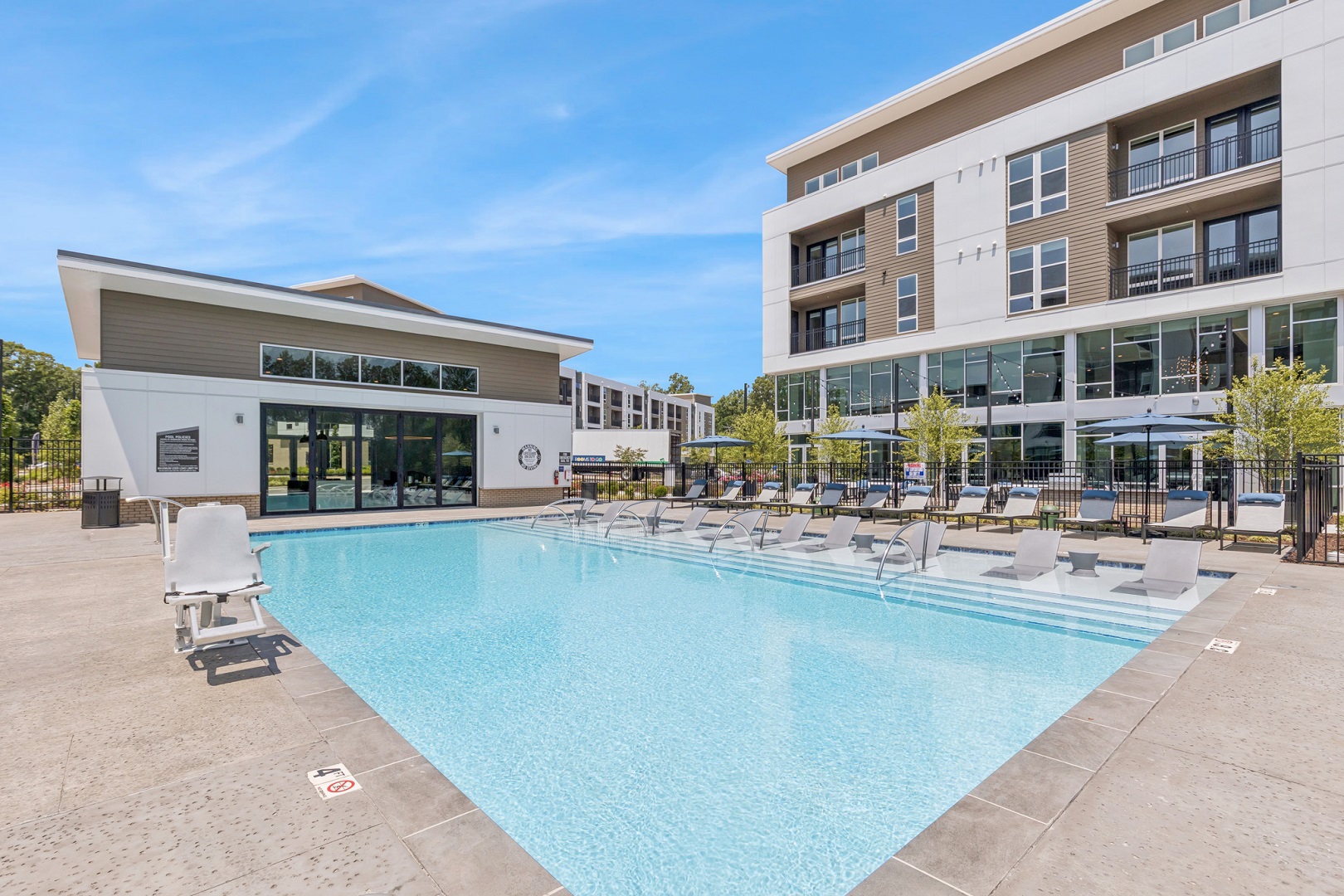 AuraFifty4-Luxury-Community-Pool-in-Chapel-Hill-North-Carolina