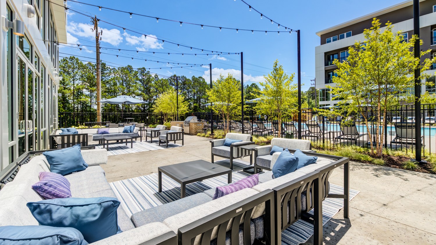 AuraFifty4-Luxury-Community-Outdoor-Lounge-in-Chapel-Hill-North-Carolina