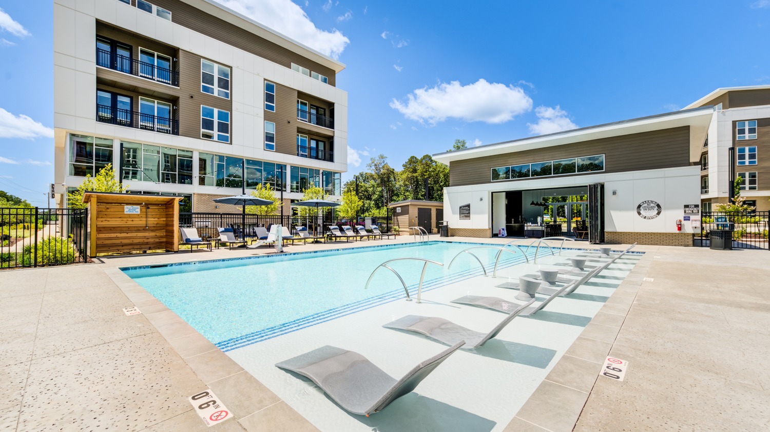 AuraFifty4-Luxury-Community-Pool-in-Chapel-Hill-North-Carolina