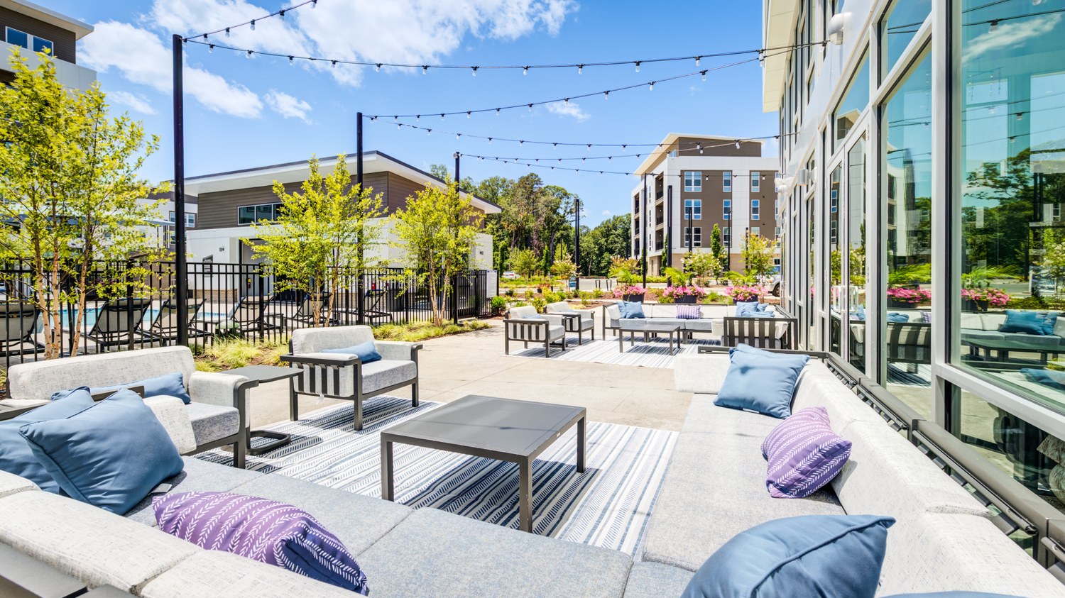 AuraFifty4-Luxury-Community-Outdoor-Lounge-in-Chapel-Hill-North-Carolina
